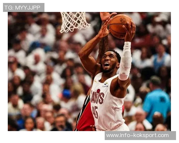 米切尔半场表现亮眼5中3贡献7分1板2助2断展现实力 米切尔半场表现亮眼5中3贡献7分1板2助2断展现实力